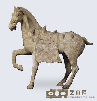 TANG DYNASTY (618-907) A PAINTED POTTERY FIGURE OF A CAPARISONNED HORSE 